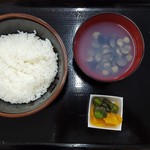 市場中食堂 - やってまれ丼(250円)乗せる前