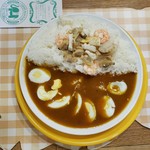 カリーハウス コロンボ - シーフードカレー玉子入り(880円)です。