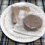 113811344 - ガレットとサブレは個包装されています。