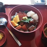 ジョイフル - 海鮮三種盛り丼セット(味噌汁、漬物付) 1,186円 ♪