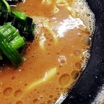 輝道家 - 醤油が勝ったスープ。