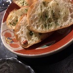 魅惑の酒屋 mikami - ガーリックトースト