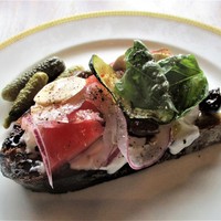 イノーヴェ - ランチ：MENU A2 PLATS 1,500円（税込）。 前菜：岐阜産豚肉のソランジュサラダ。　　　　　　2019.08.17