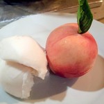 焼肉 はせ川 - 丸ごと桃とシャーベット