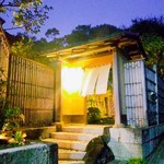 イチリン ハナレ - 入口階段前