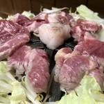 Shushokudouraku Jin - 生ラムジンギスカン…850円（生ラム＋野菜＋牛脂）