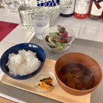 アカリエ - ランチセット（サラダ＋ごはん＋味噌汁）