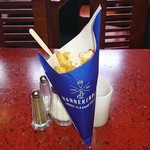 MANNEKEN PIS - Small Fries €3.55 + Garlic Sauce €0.95