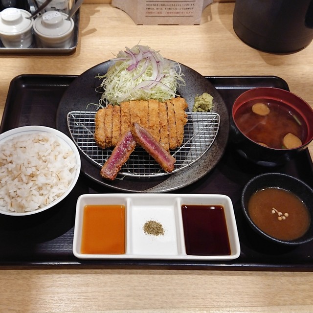 意外とあっさりいけますね By 百鬼丸もどき 牛カツ京都勝牛 広島駅前店 猿猴橋町 定食 食堂 食べログ