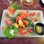 酒肴商店 アジト - 彩りトマトの4種盛