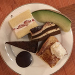 スプレンディード - 朝食ビュッフェ３９９０円。デザート。ショートケーキ、ティラミスなど。
      ケーキはどれもハイレベル（╹◡╹）
      プレーンのフレンチトーストも絶品！（╹◡╹）
      今すぐ食べたい（笑）