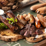 [For 3 to 5 people] Ayers Rock Assortment (150g bacon, 2 sausages, 3 spareribs, 100g lean meat)