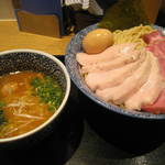 特製濃厚魚介つけ麺・大盛り・ミックスチャーシュー追加