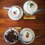 川のほとりのコーヒースタンド カワカフェ - 