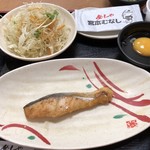 Miyamoto Munashi - 朝の和定食(鮭と納豆)･サラダ
