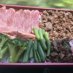 神戸ビフテキ亭デリ - 炙りカルビスライス＆ローストビーフ弁当 1680円