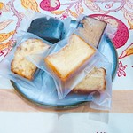 加集製菓店 - （左上のこげ茶色から時計回りに…）ガトーショコラ，蜜柑の花のハチミツ，バナナとココナッツ，パイナップルと生姜，中央がレモン☆彡