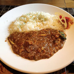 【カレー専門店】円山教授。 - ひき肉とキノコのカレー 1080円