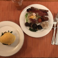 スプレンディード - 朝食ビュッフェ３９９０円。エッグベネディクトなど。いわゆるお料理だけでも妥当なコスパだと感じます。どの品もレベルが高く、大満足です（╹◡╹）