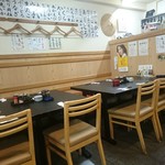 Ikuyoshi - 店内　テーブル席