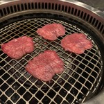 焼肉 拍手喝采 - 特選タンのタン先 980円