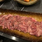 焼肉 拍手喝采 - 国産タンのアゴ 980円