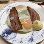 がばちょ - ベーコンエッグ（メニューにはありません）