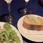 トラットリア・イタリア - 【休日ランチ】セットのパン...、バターたっぷり...