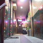 テイクイットイージー - と或る雑居ビルの二階のどん突きに店はあります