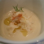 スゥリル - アミューズ　蕪とカニの小さなスープ
