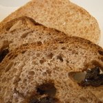 スゥリル - あちき用　お好みのフロマージュ２種　付け合せのパン