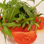 ル パークス - フルーツトマトとルッコラセルバチコのサラダ仕立て
