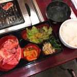 六花苑 - 黒毛和牛カルビランチ(1,000円)