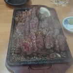 Niku Baru Kozuchi - 名物　溶岩焼き肉三種盛り