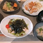 Gohan To Watashi - わたしの定食 ¥2040
                        国産十六雑穀ごはん
                        あさりのお吸い物
                        蒸し鶏とめんたい海苔サラダ
                        定番！鶏の唐揚げ明太風味
                        郷土料理 博多がめ煮
                        セット黒烏龍茶