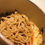 TexturA - 【三段活用の一段目】
      山椒がまぶされた麺です。
      
      よだれ鶏のタレと、山椒麺の
      複雑な味が混じり合います。