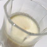 TexturA - 【ブランコ】スペイン料理
      ブランコとは、スペイン語で白。
      
      ミルクににんにくなどをいれた、
      口直しの冷たいミニスープ。