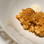 TexturA - 【コース外のメニュー】幸せのおすそ分け
      海老のパエリア。
      
      お店から、出来たてのパエリアが
      無料で降りまわれます。
      
      マヨネーズのように見えるのは、
      にんにくがはいったソース。
      
      