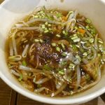 チョップスティックス - 「ブンチャー」のタレはニョクマムと酢の酸味が効いたタレに野菜や熱々豚つくねが入ったもので