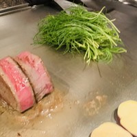 鉄板焼･焼肉 なにわ (リーガロイヤルホテル大阪) - 目で舌で、感じる美味しさ