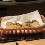 にい留 - 岩牡蠣、揚がりました