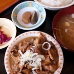 ドライブイン　一休 - もつ煮定食