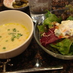 steakdining鷹 - ランチにつくスープとサラダ