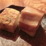 Ashiato - 「お通し」：穴子寿司、厚焼き玉子