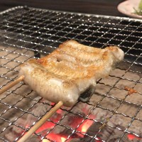 囲炉裏料理 うな革 和なり - テーブルの囲炉裏で自分で焼き上げます♪