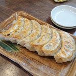 塩そば 一榮 - セットの餃子（＋100円）写真は2人分