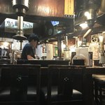 炭火焼肉 ぐら - 店内カウンター