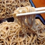 辰巳家 - 均等に細い蕎麦です。