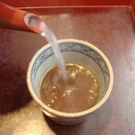 辰巳家 - 蕎麦湯。