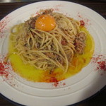 ソーセージパーティ - しらすと桜エビのペペロンチーノ〜卵黄のせ〜